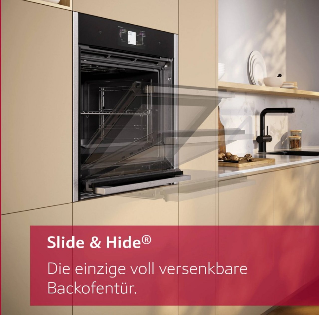 Grafische Darstellung der versenkbaren Backofentür des Slide-and-hide Backofens von NEFF. Die Tür lässt sich vollständig versenken, sodass der Backofen ohne störende Tür oder Klappe genutzt werden kann.