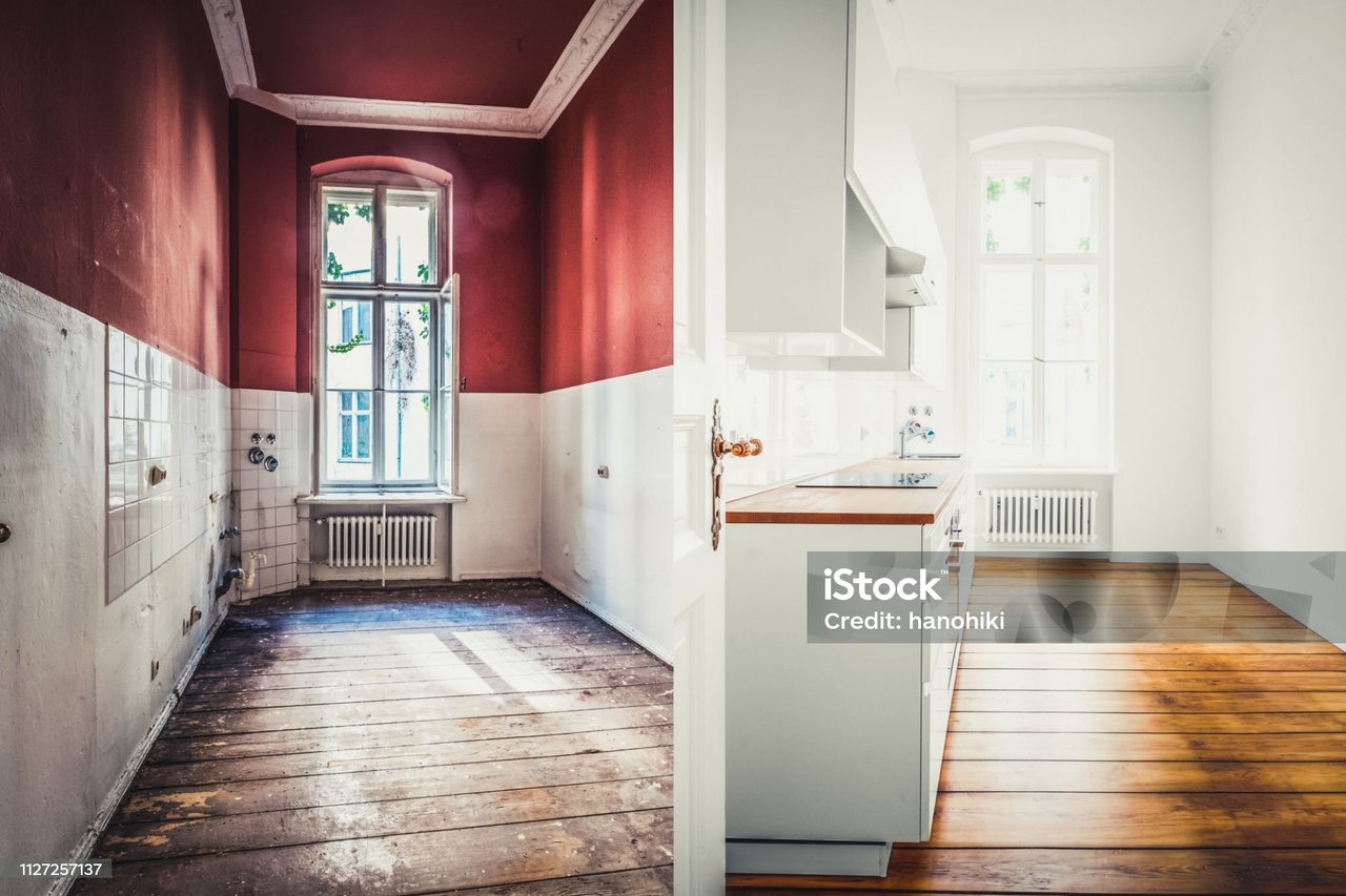 Die Altbauküche mit ihren dunklen Wänden wirkte eng und schlauchartig. Durch helle Wandfarbe und weiße Küchenmöbel konnte Weite und ein lichter Wohlfühlraum geschaffen werden. Klicken Sie auf das Bild für Weitere Vorher-Nachher-Projekte!